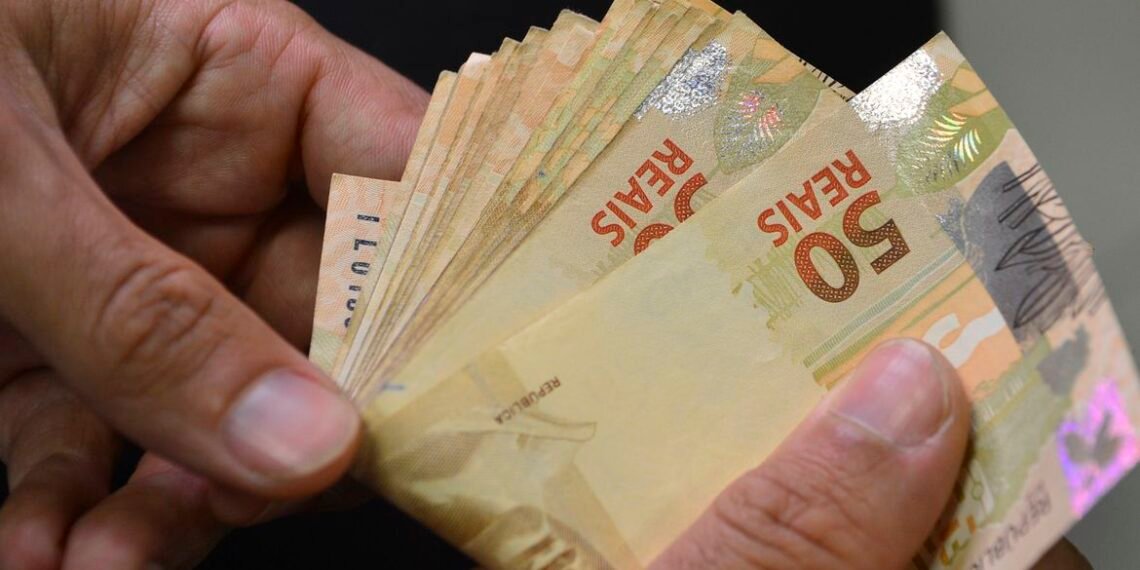 Salário mínimo sobe para R$ 1.302 em 1º de janeiro