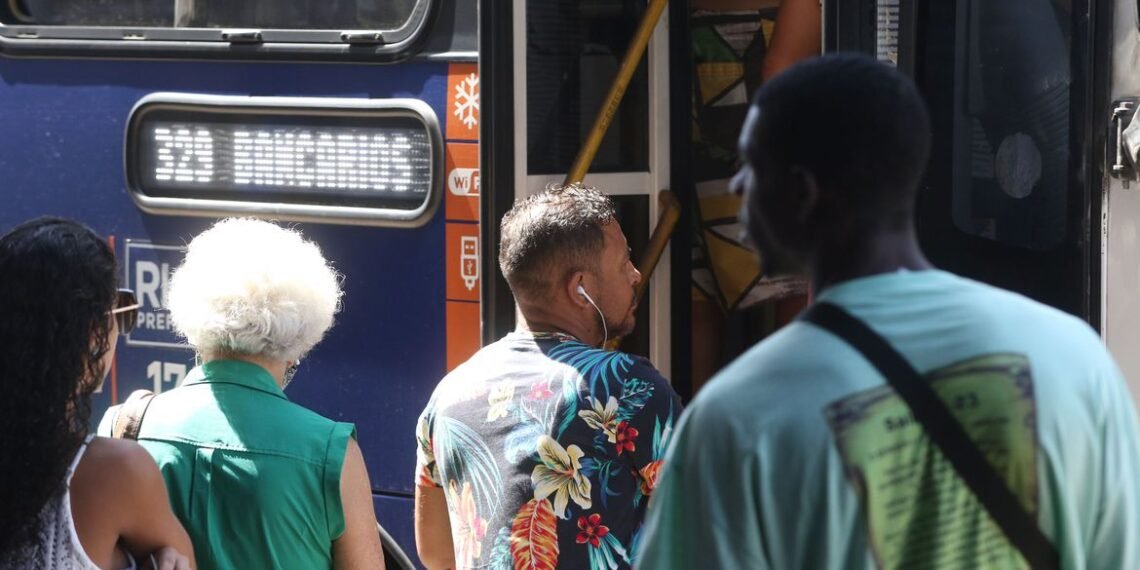 Saúde Covid-19: Brasil registra 239 mortes e 56,6 mil casos em 24 horas