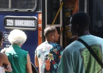 Saúde Covid-19: Brasil registra 239 mortes e 56,6 mil casos em 24 horas