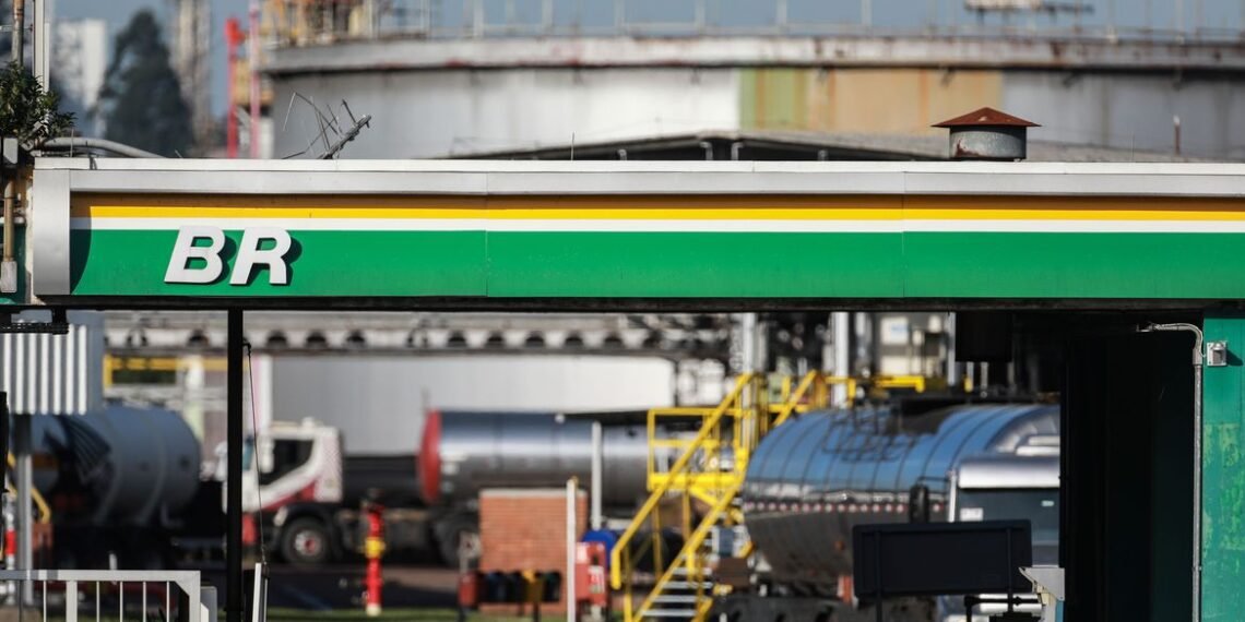 Petrobras aumenta preço de venda de gasolina para as distribuidoras