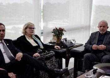 Em nota, presidentes dos Três Poderes chamam atos de “golpistas”