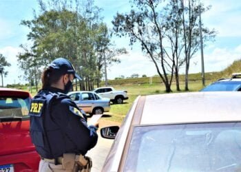 Em 2022, PRF na Bahia flagrou mais de 13.000 pessoas sem cinto de segurança nas rodovias federais que cortam o estado