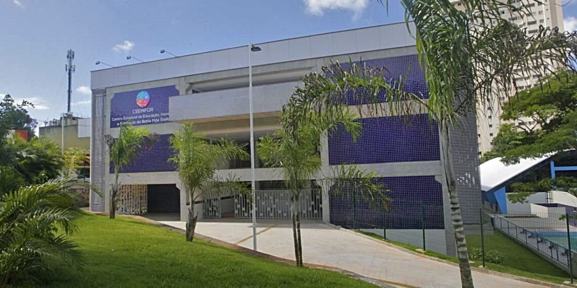 Rede estadual de ensino disponibiliza espaços escolares para auxílio na matrícula on-line