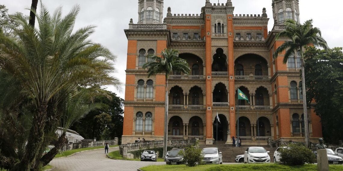 Fiocruz estuda antiviral para combater a covid-19