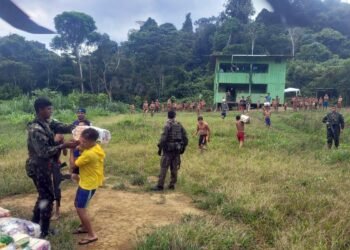 Governo distribui 4 toneladas de alimentos para comunidades yanomami