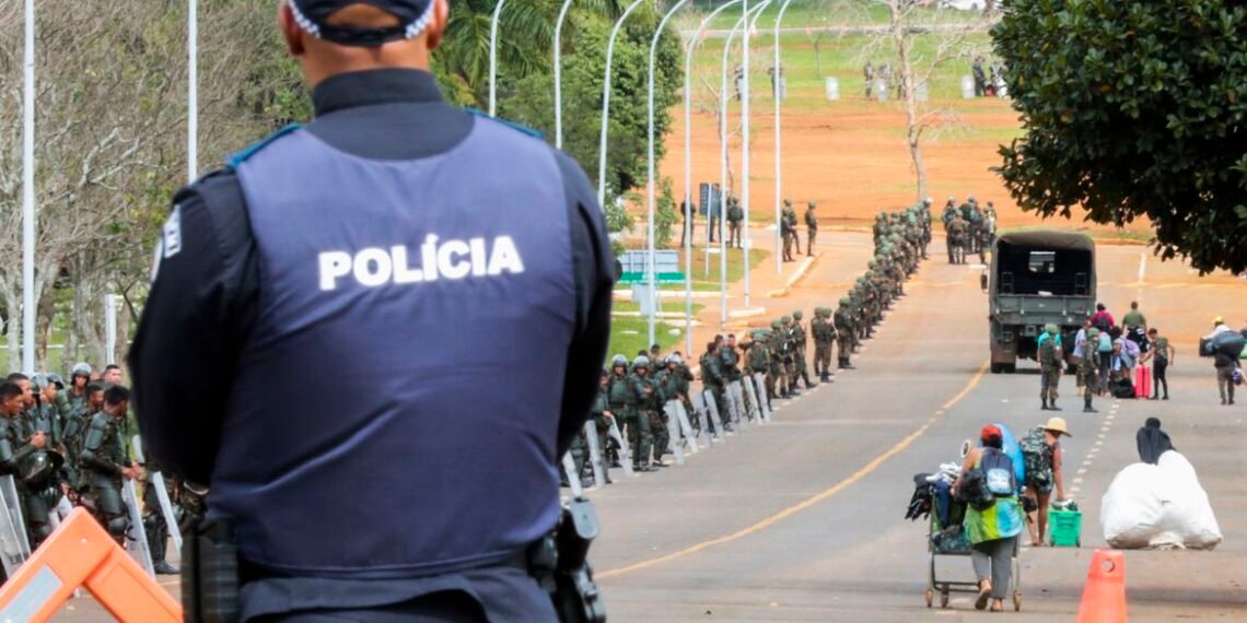 Presos no QG do Exército chegam a 1,2 mil; 204 foram detidos domingo