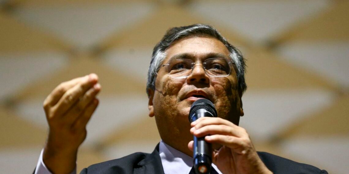 Flávio Dino apresenta Pacote da Democracia para Lula