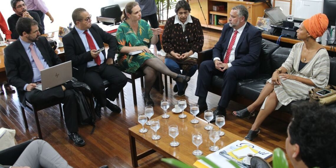 Entidades querem federalizar apuração de agressões contra jornalistas