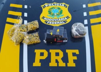 PRF apreende 1.000 comprimidos de ecstasy, haxixe e insumos para cigarro eletrônico na BR 407 em Senhor do Bonfim (BA)
