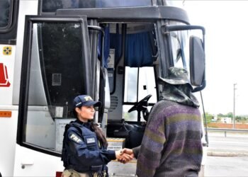 De volta para casa: Comboio trazendo trabalhadores resgatados no RS chega à Bahia