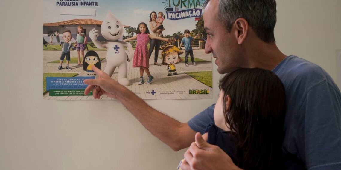 Comunicação sobre vacinas deve ser permanente, dizem especialistas