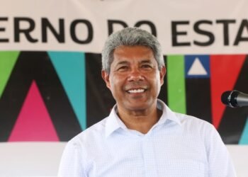 Jerônimo inaugura nova delegacia e colégio de tempo integral em Serrolândia