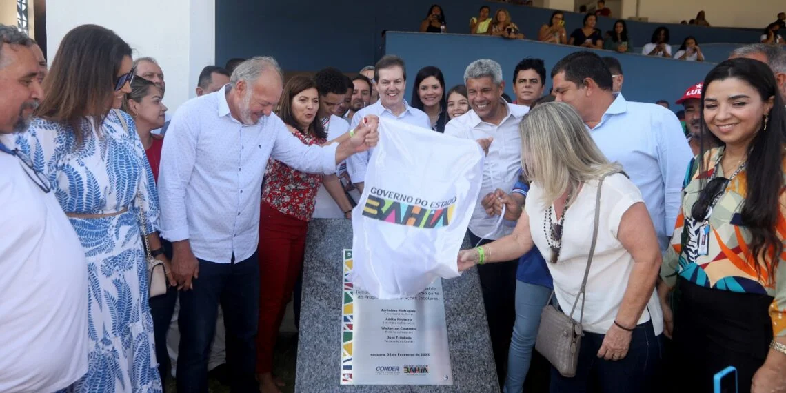 Iraquara tem novo Colégio Estadual de Tempo Integral, obras de abastecimento de água, esporte e lazer inaugurados por Jerônimo