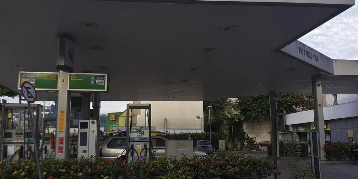 Petrobras anuncia redução de R$ 0,40 no preço do diesel