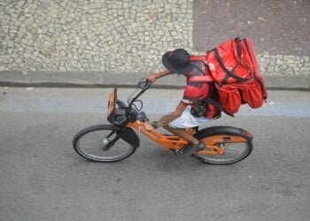Apenas 23% dos que trabalham em transporte por aplicativo pagam INSS