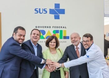 “Vacina é direito da criança”, diz Nísia sobre regra do Bolsa Família