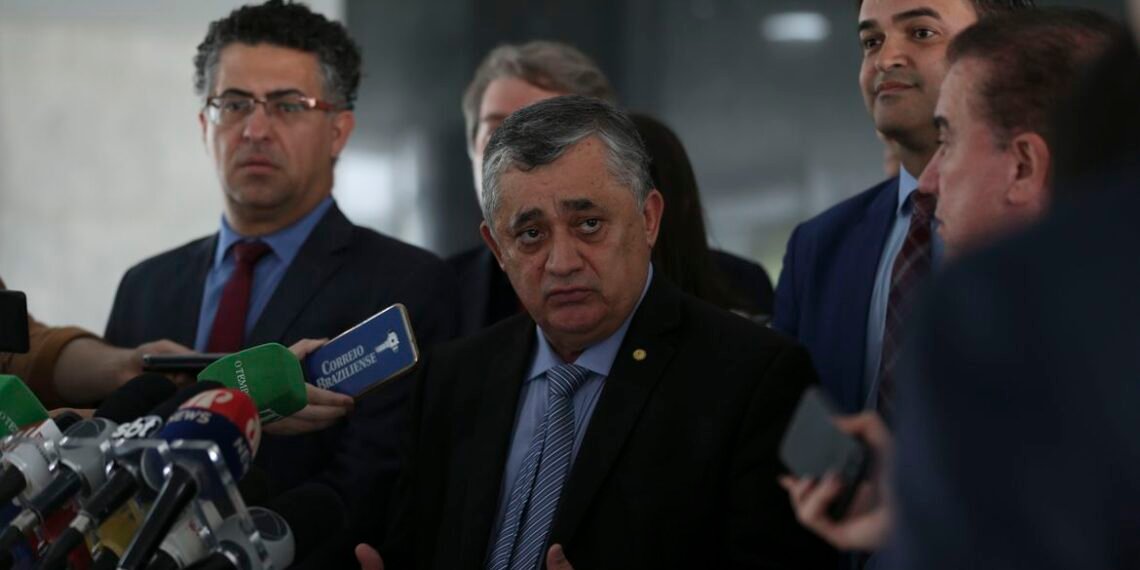 Reforma tributária pode ser votada até final do ano, diz Guimarães