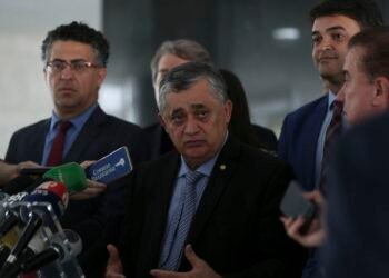 Reforma tributária pode ser votada até final do ano, diz Guimarães