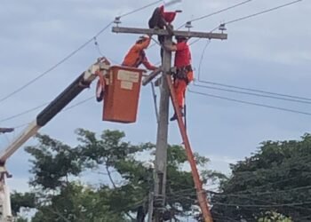 Jovem é resgatado em cima de poste de energia elétrica após tentativa de suicídio em Barreiras
