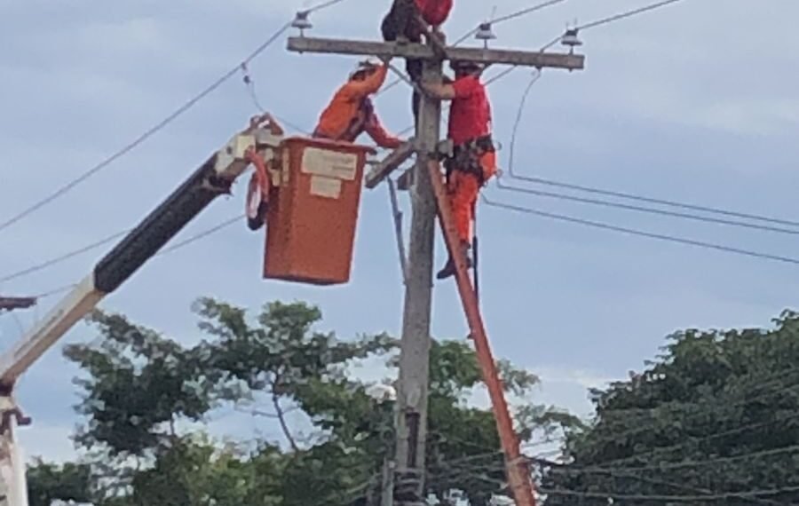 Jovem é resgatado em cima de poste de energia elétrica após tentativa de suicídio em Barreiras