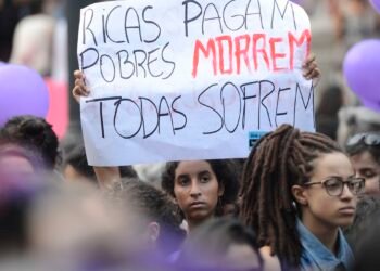 Uma em cada sete mulheres, aos 40 anos, já passou por aborto no Brasil