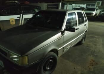 Uno Mille furtado em Belo Horizonte (MG) é recuperado na BR 242 em Barreiras (BA)