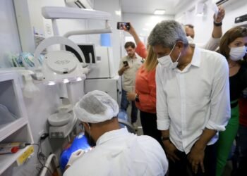 Jerônimo Rodrigues lança programa de atendimento à saúde de estudantes e professores da rede estadual