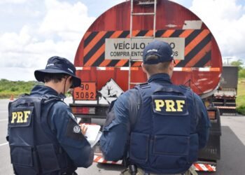 PRF reforça fiscalização de transporte de produtos perigosos na Bahia