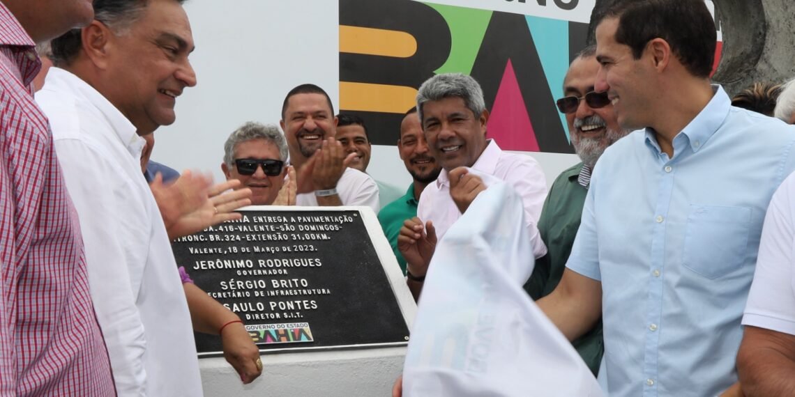 Em Valente, governador entrega requalificação de trechos da BA-120 e BA-416, além de nova pista do aeródromo da cidade