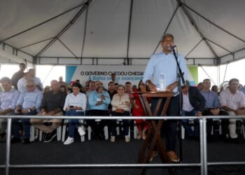 Em Feira de Santana, governador entrega ambulatório do Hospital Clériston Andrade e autoriza construção de unidades da PM e delegacia