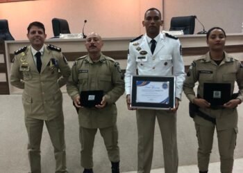 POLICIAIS MILITARES DA  RONDESP OESTE RECEBEM HOMENAGEM