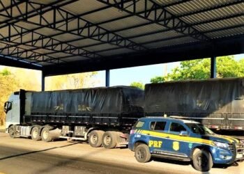 Em Barreiras (BA), PRF apreende carreta carregada de farinha de trigo com nota fiscal fraudada