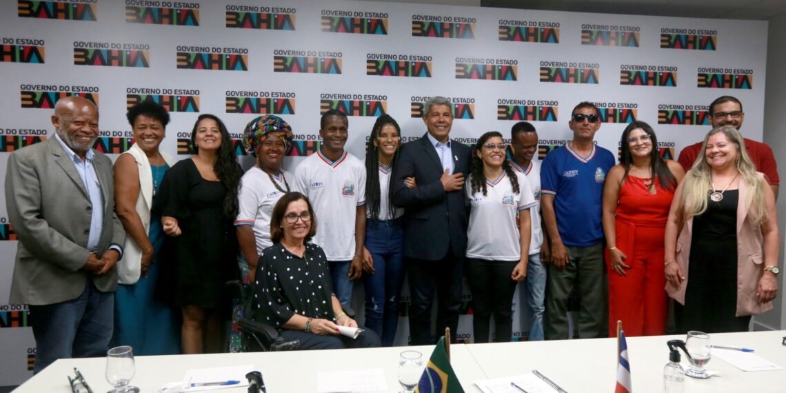 Jerônimo se reúne com estudantes com deficiência visual da rede estadual aprovados em universidades públicas