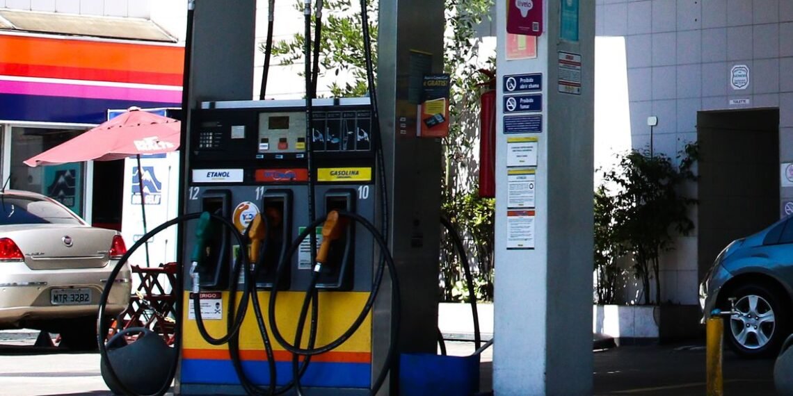 Gasolina sobe 6,09% após reoneração dos combustíveis