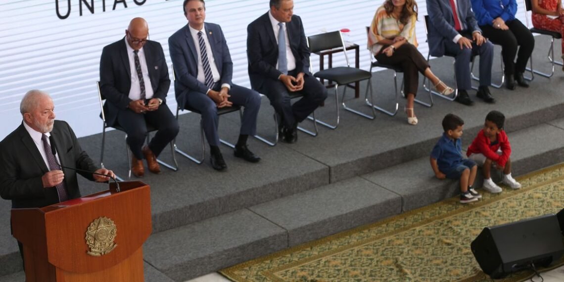 Lula cobra fiscalização rigorosa do novo Bolsa Família