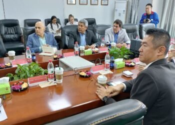 Jerônimo visita fábricas da BYD na China: “batalhar para levar essa indústria para a Bahia”