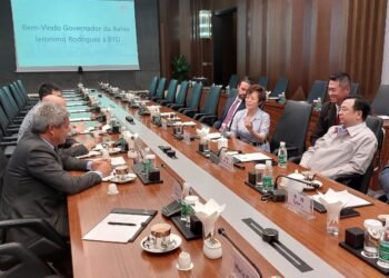 Em mais um dia de missão na China, Jerônimo Rodrigues se reúne com direção da BYD para tratar de investimentos na Bahia