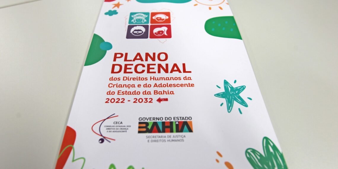 Geraldo Júnior recebe Plano Decenal dos Direitos Humanos da Criança e do Adolescente do Estado da Bahia