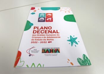 Geraldo Júnior recebe Plano Decenal dos Direitos Humanos da Criança e do Adolescente do Estado da Bahia