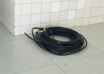 Polícia prende ladrão que usava uniforme de empresa para furtar fios de cobre