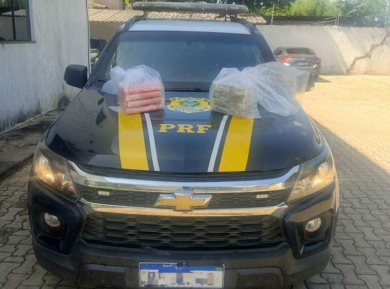 PRF apreende 8 Kg de drogas durante abordagem a ônibus interestadual em Barreiras (BA)