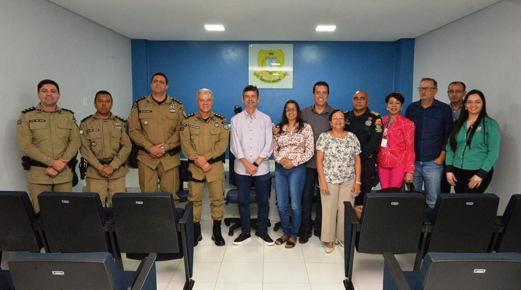 Educação e Forças de Segurança discutem estratégias para ampliar segurança nas escolas, em Barreiras
