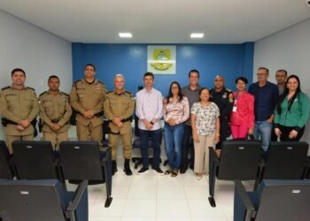 Educação e Forças de Segurança discutem estratégias para ampliar segurança nas escolas, em Barreiras