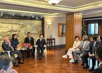 Em reunião com Jerônimo, Lula garante apoio para implantação de fábrica chinesa de veículos elétricos na Bahia