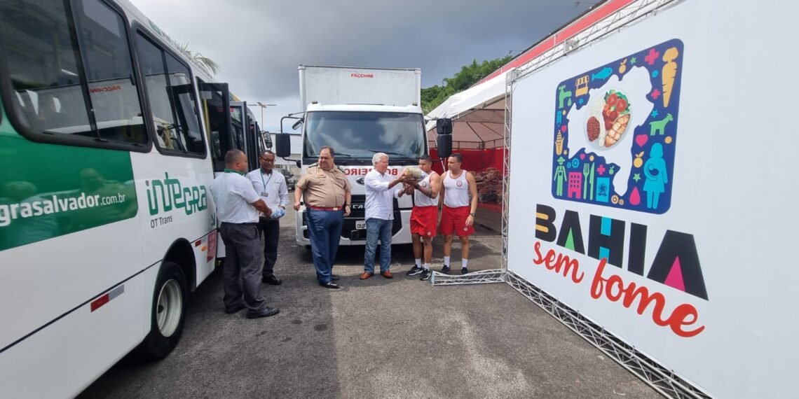 Bahia Sem Fome recebe duas toneladas de alimentos da empresa Integra e da Rádio Piatã FM