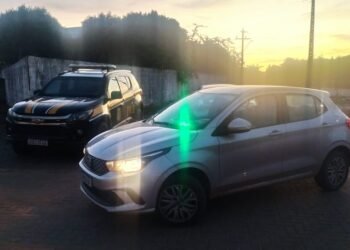 PRF recupera dois veículos com ‘queixa’ de crime circulando clonados no Oeste da Bahia