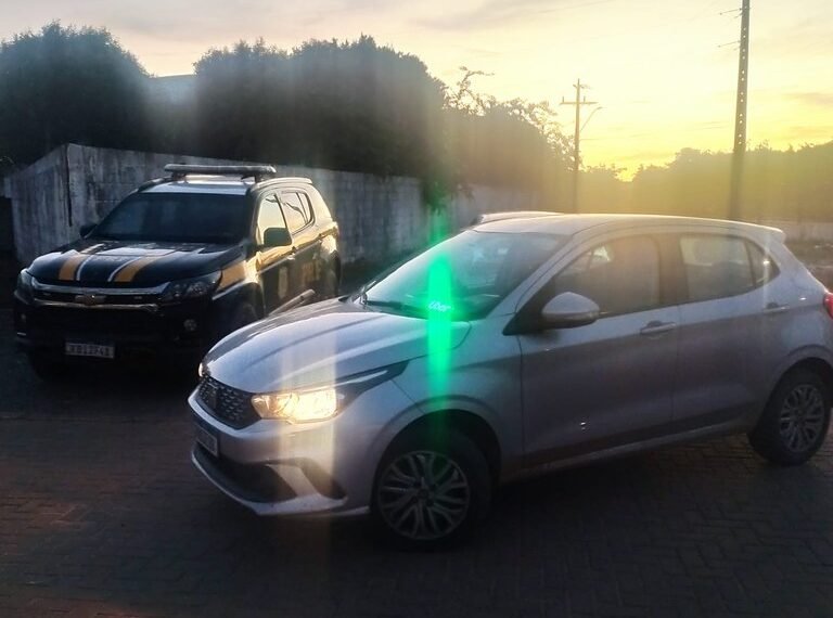 PRF recupera dois veículos com ‘queixa’ de crime circulando clonados no Oeste da Bahia