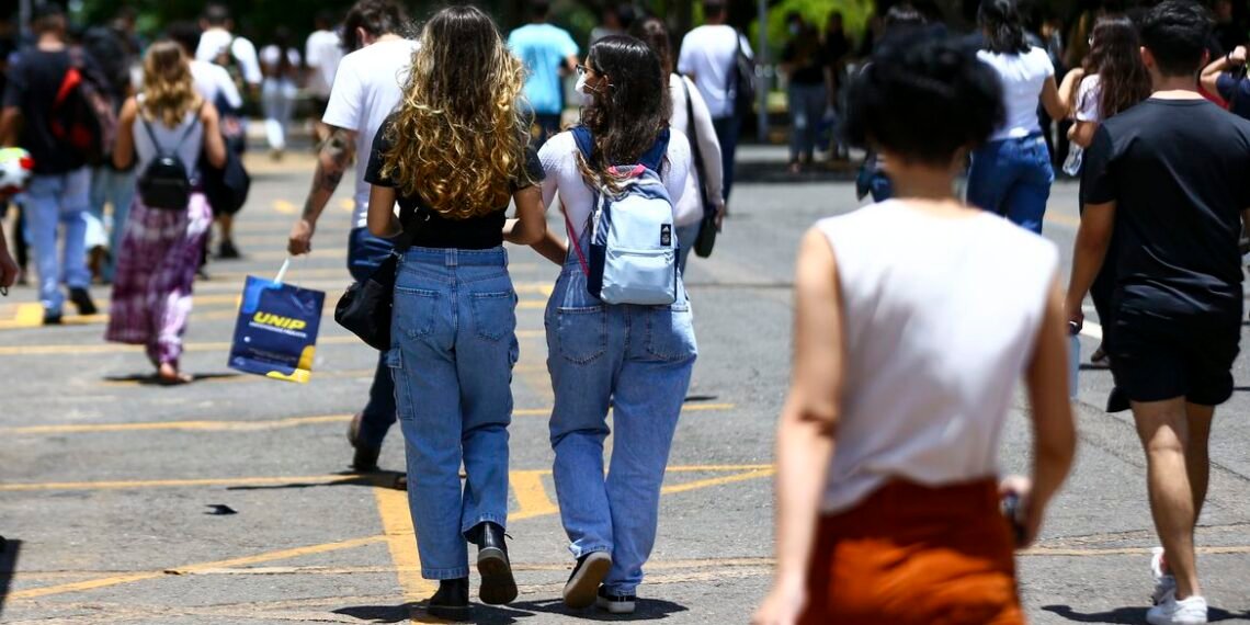 Enem: estudantes podem pedir isenção de taxa a partir desta segunda