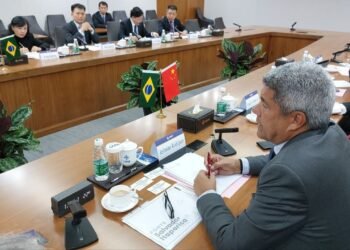 Na China, governador Jerônimo Rodrigues participa de reunião sobre os investimentos da Ponte Salvador-Itaparica