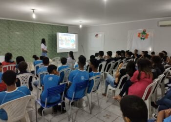 Estudantes conhecem o funcionamento do sistema de abastecimento de Catolândia